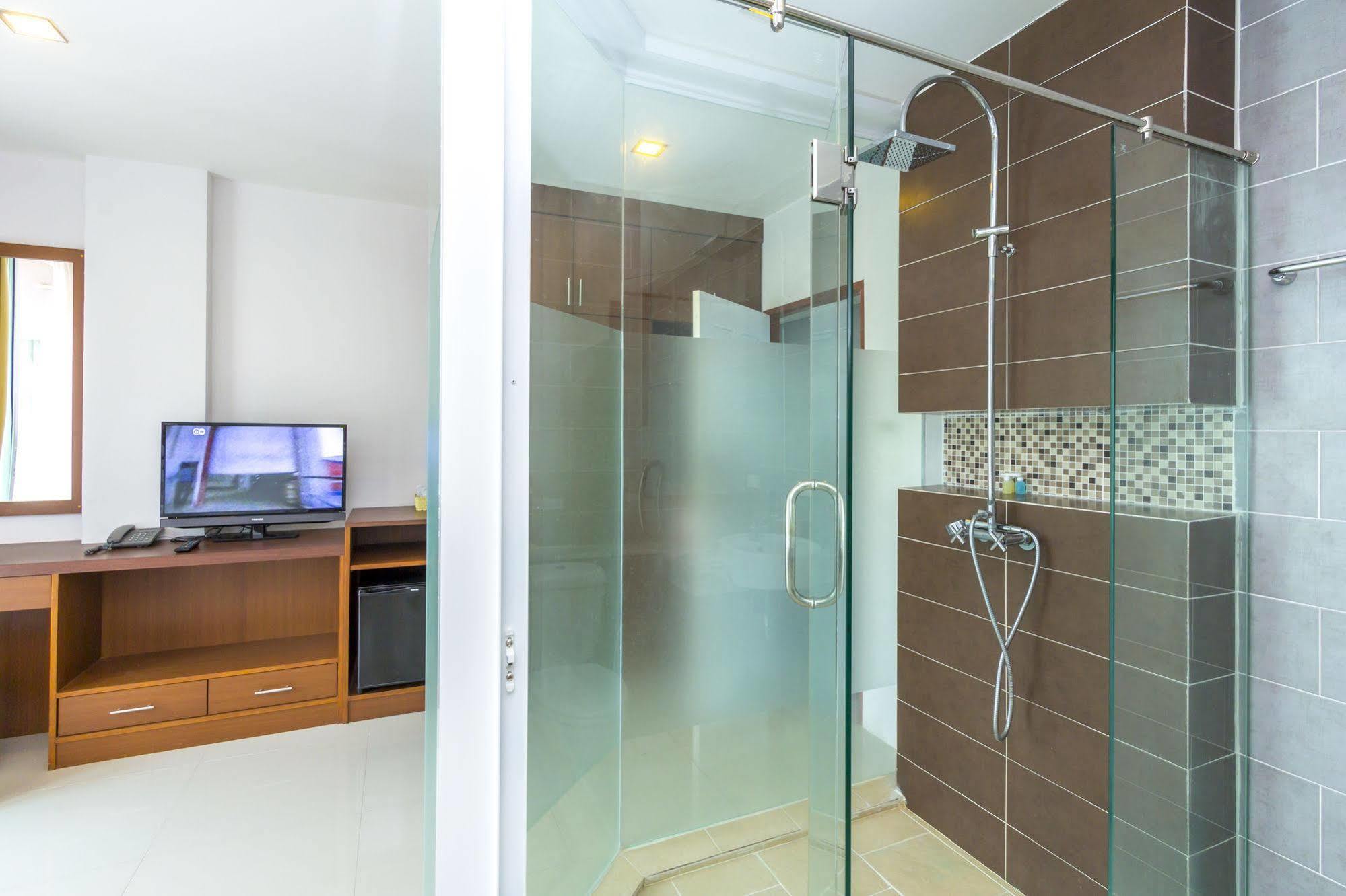 Baan Lukkan Patong Resort Phuket Екстериор снимка