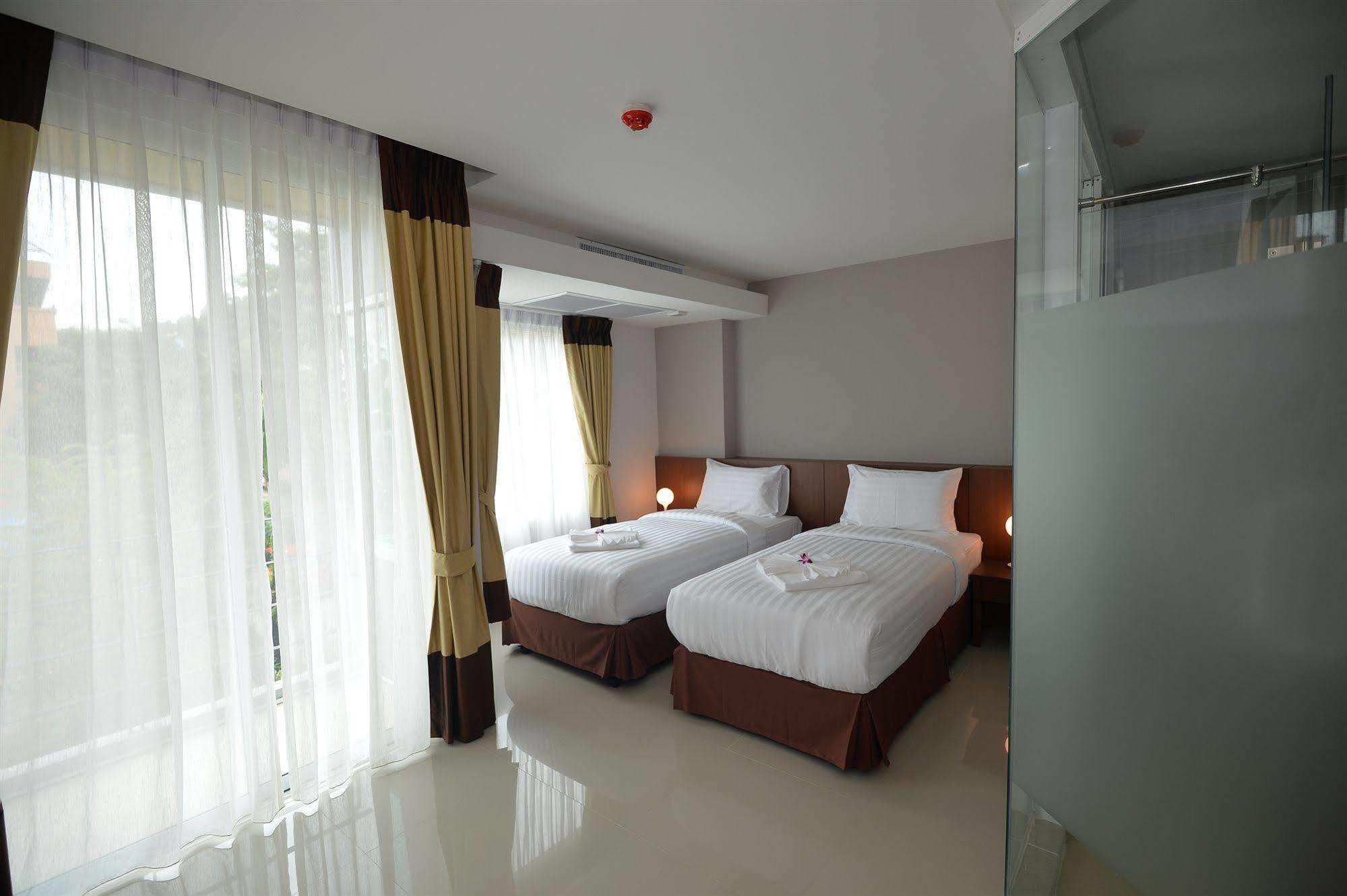 Baan Lukkan Patong Resort Phuket Екстериор снимка
